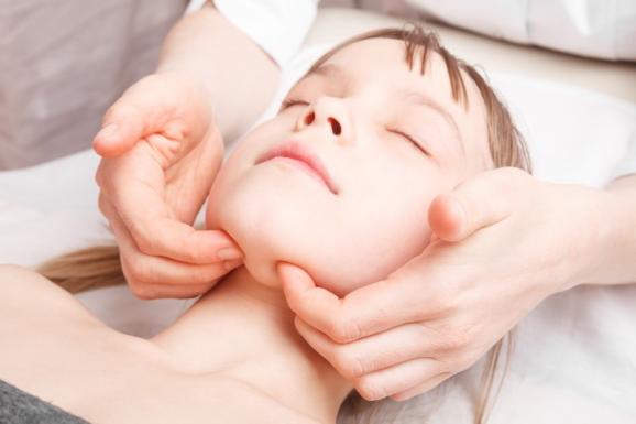 Séance d'ostéopathie pour enfant